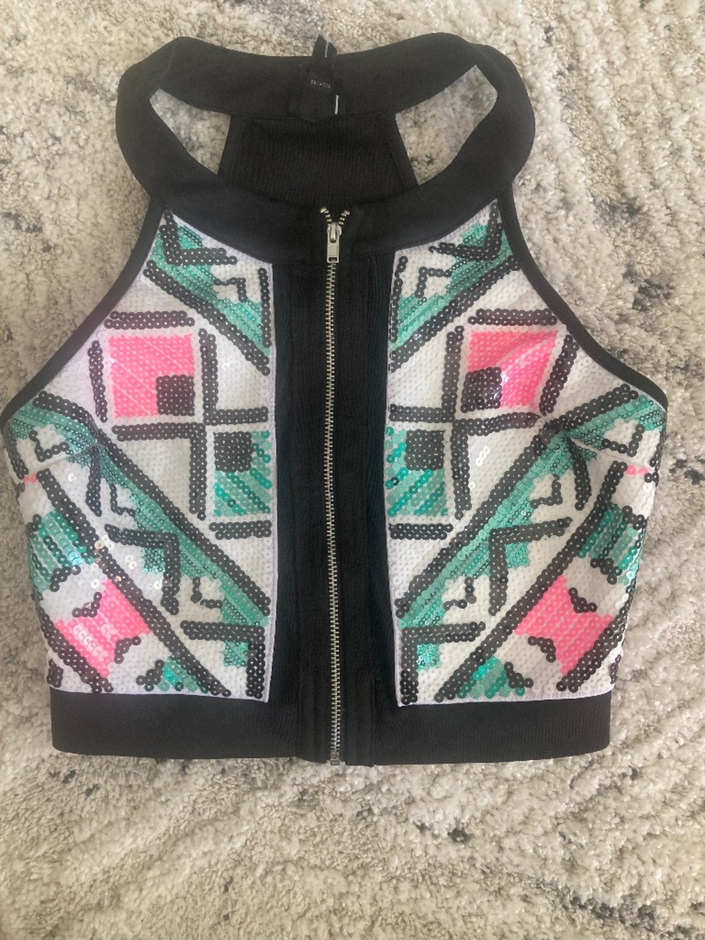 NWT Bebe 2b black white pink green tribal sequins zipper cropped top